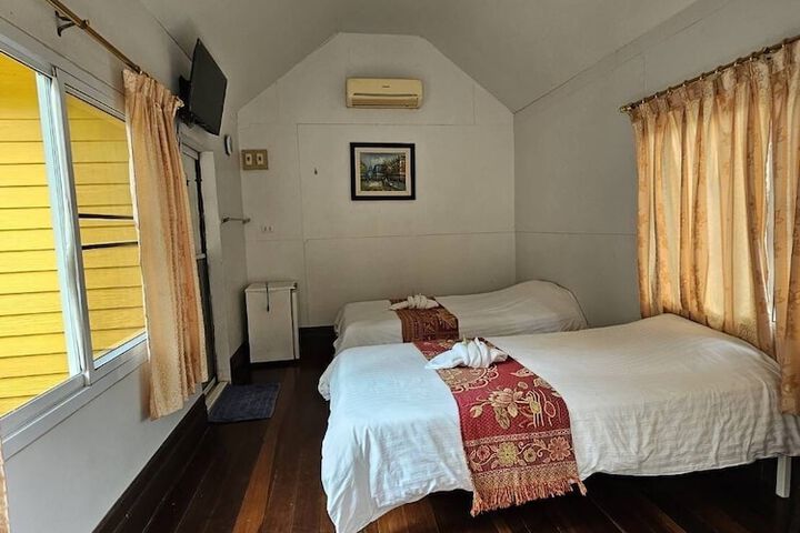 Room 9 of 32