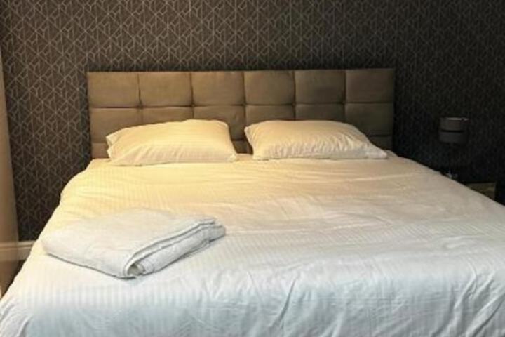 Room 2 of 22
