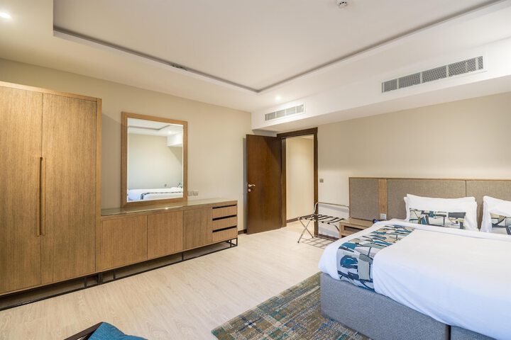 Room 30 of 74