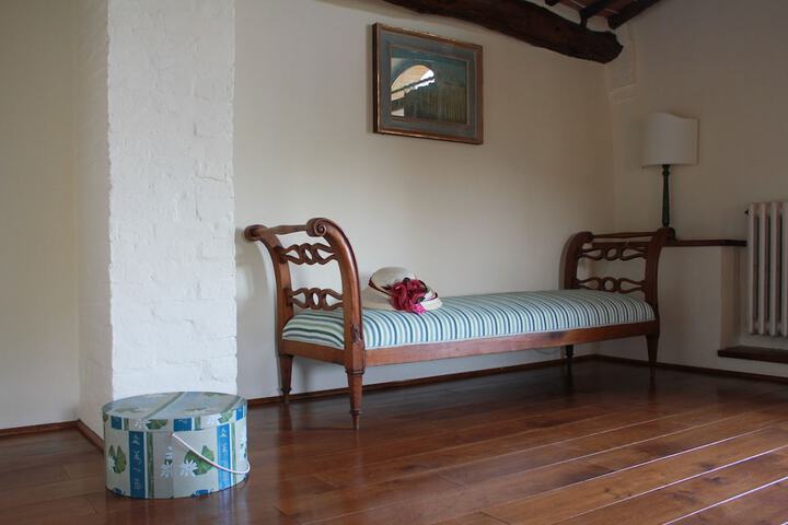Room 2 of 36