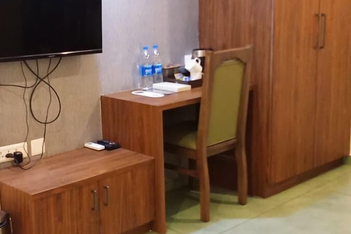Room 4 of 39