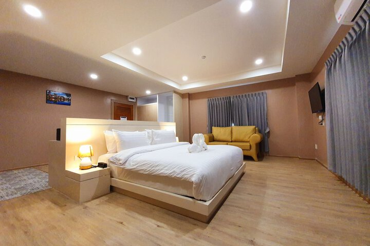 Room 19 of 164