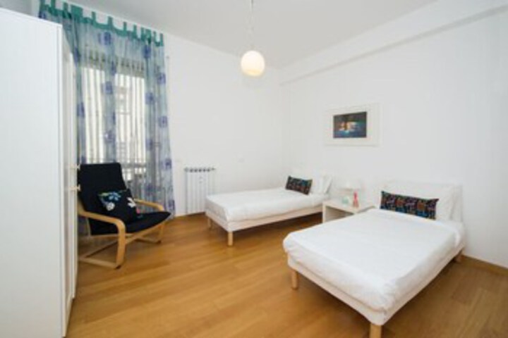 Room 15 of 25