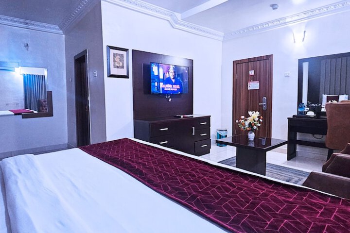 Room 4 of 81
