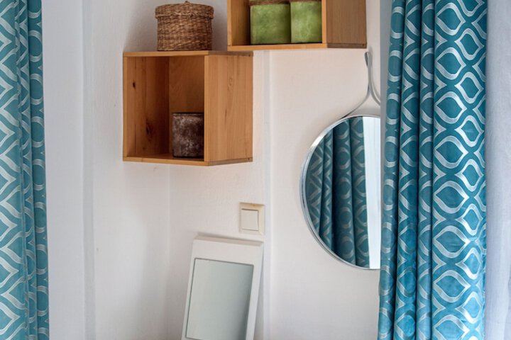 Room 3 of 158