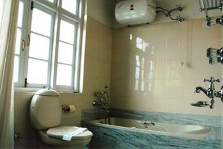 Room 3 of 27