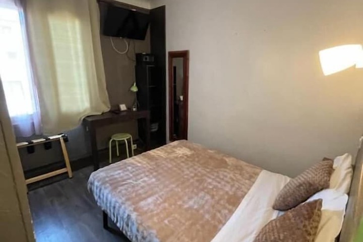Room 32 of 87