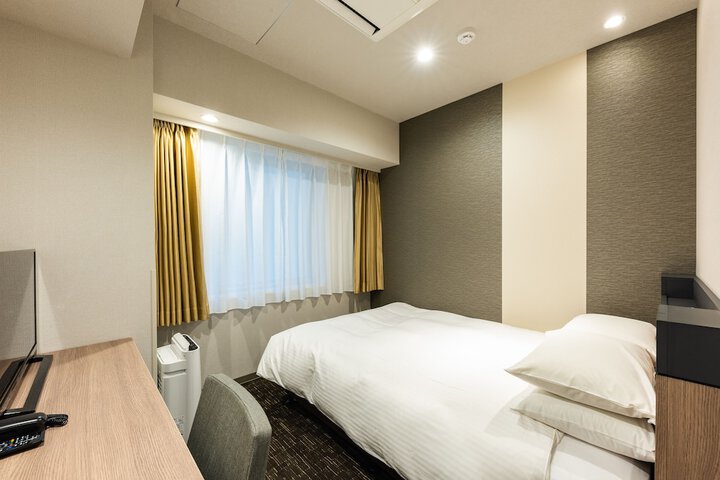 Room 11 of 40