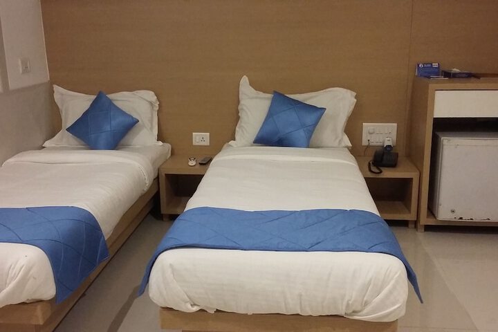 Room 9 of 18