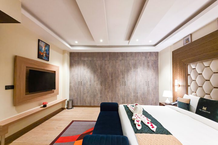 Room 28 of 93