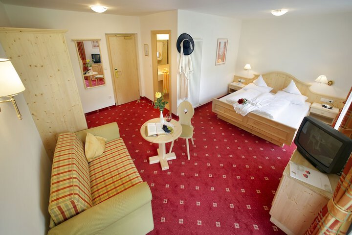 Room 4 of 48