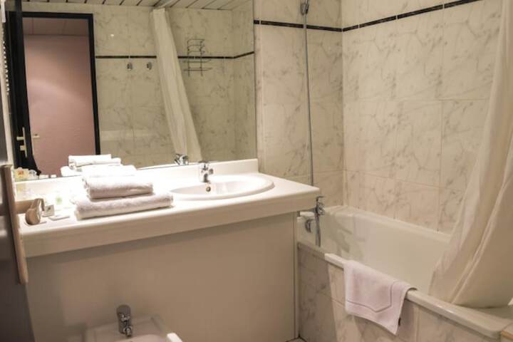 Room 10 of 26