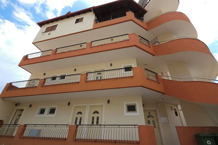 Friends House - Borsh Hotel