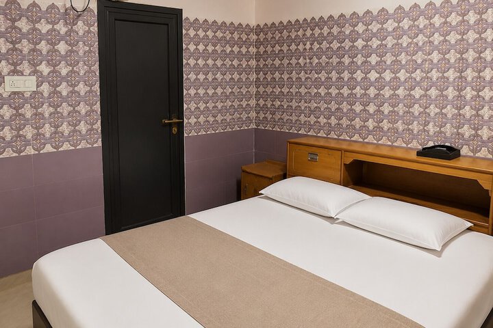 Room 6 of 15