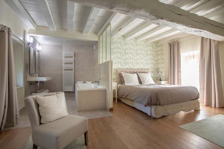 Room 3 of 3