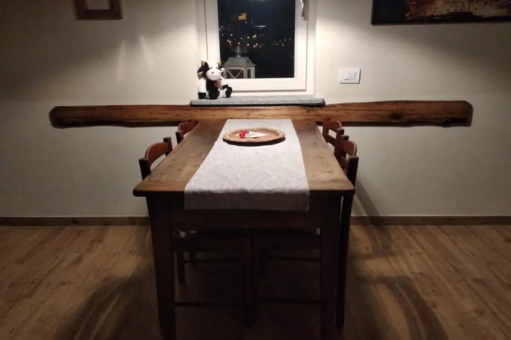 Dining 9 of 10