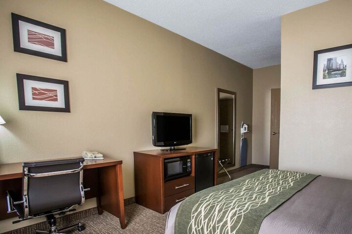 Queen Bed Accessible (15 of 15)