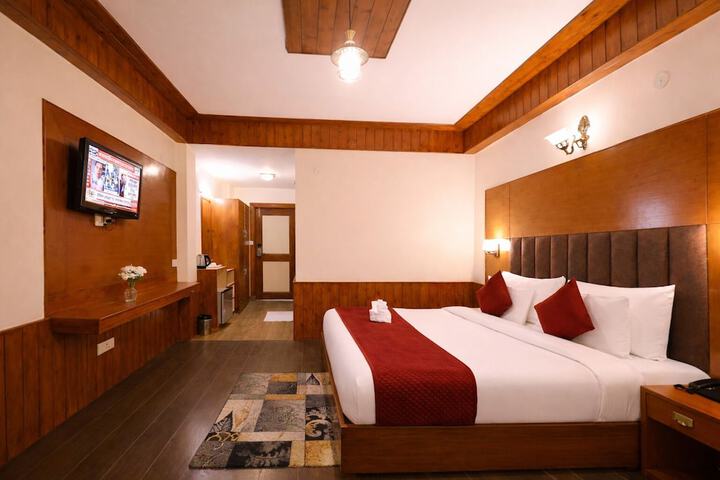 Room 2 of 97