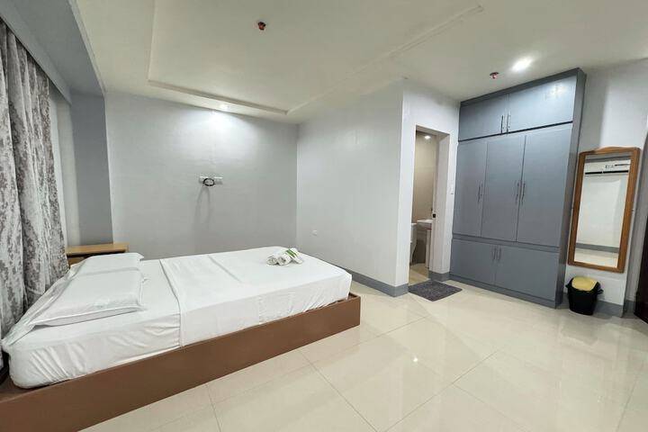 Room 11 of 27