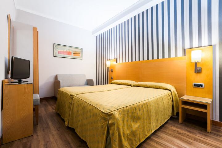 Room 10 of 73