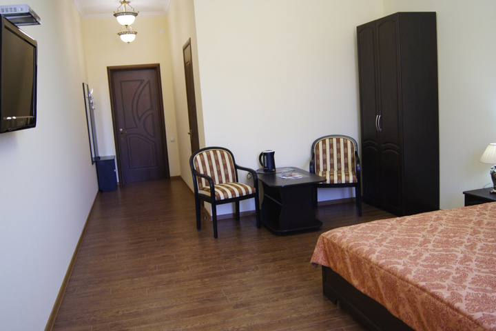 Room 12 of 46