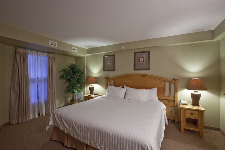 Room 2 of 32