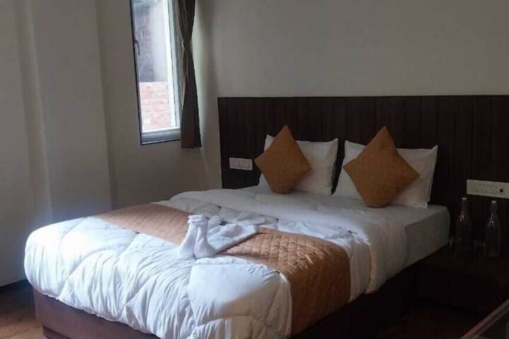 Room 2 of 8