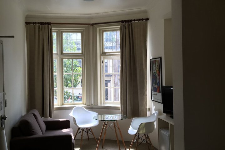 Room 25 of 60