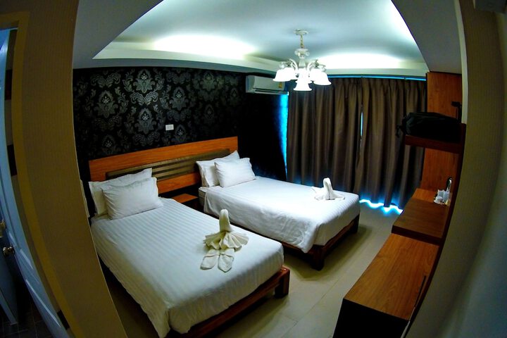 Room 7 of 94