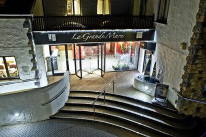 Ballroom/Hall 17 of 29