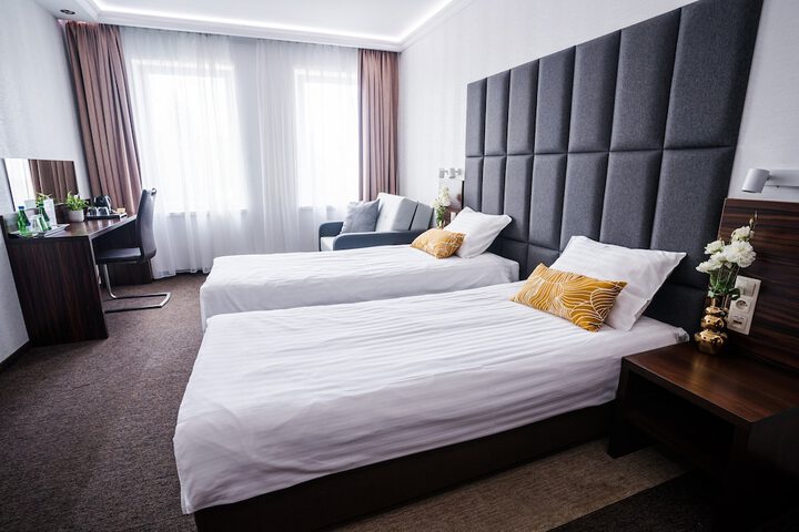 Room 26 of 102