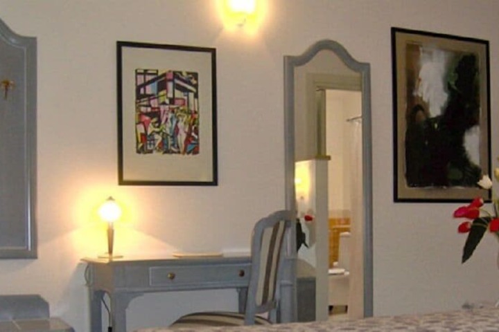 Room 3 of 16
