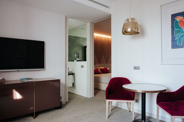 Room 45 of 168
