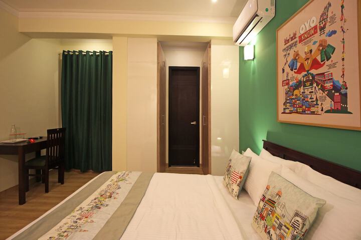 Room 13 of 20