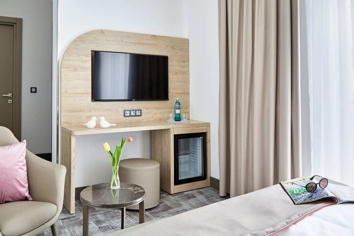 Room 16 of 39