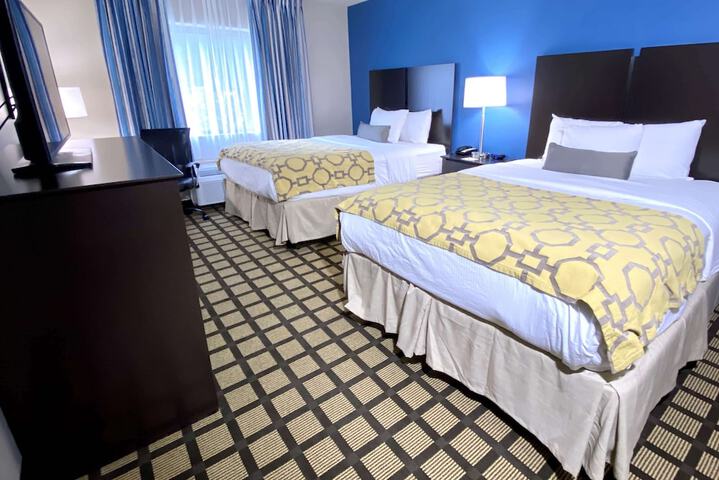 2 Queen Beds (7 of 7)