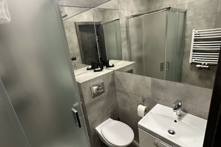 Room 72 of 110
