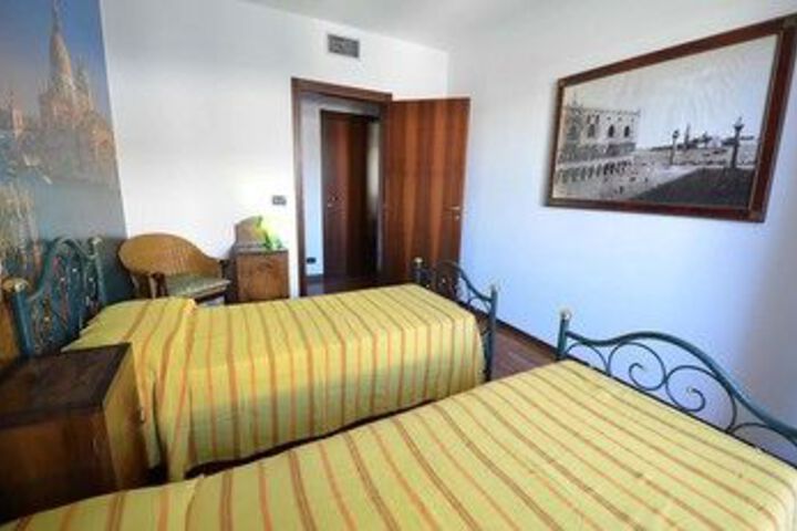 Room 19 of 29