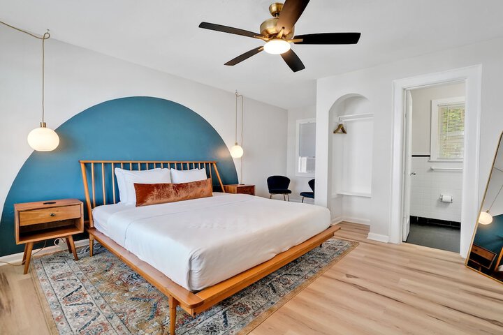 Room 6 of 63