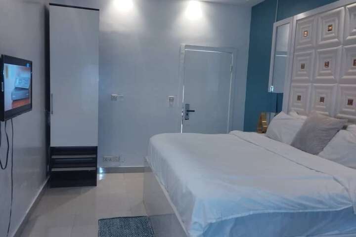 Room 3 of 9