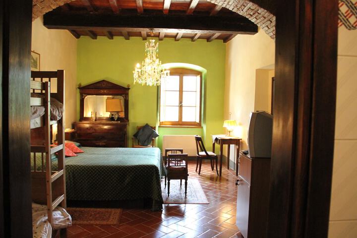 Room 12 of 147