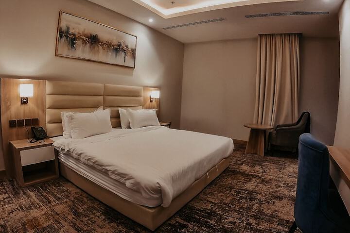 Room 9 of 26
