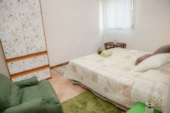 Room 9 of 29