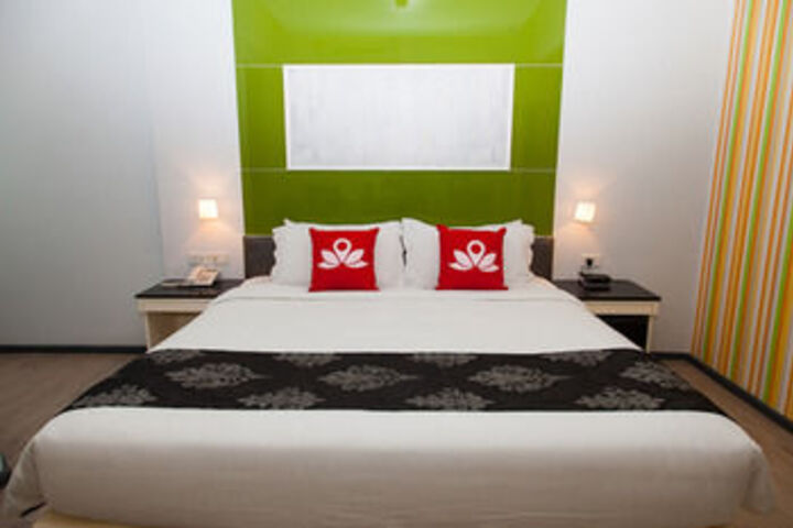 Room 13 of 26