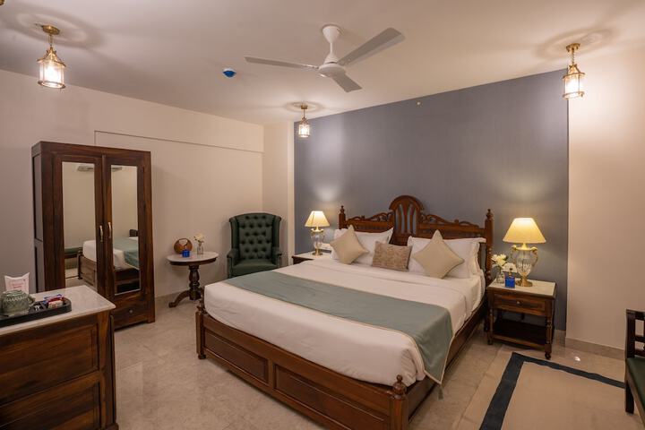 Room 7 of 28