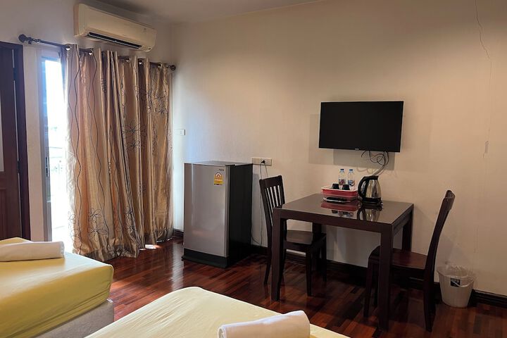 Room 25 of 40