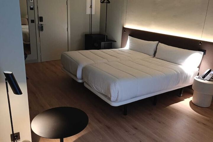 Room 8 of 27