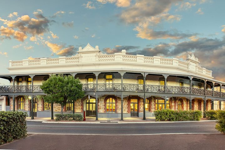 Farmers Home Hotel
