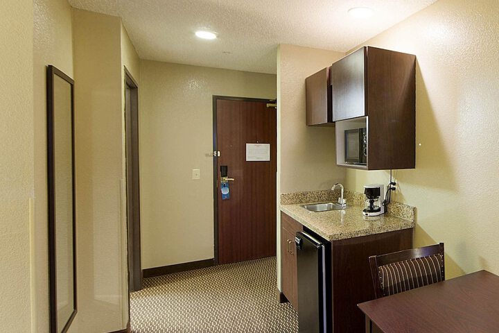 Suite 2 Queen Beds (18 of 26)