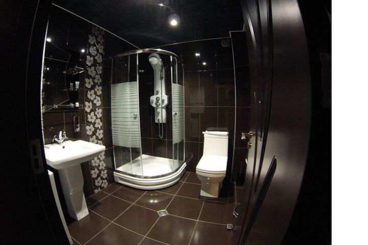Room 21 of 33